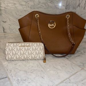 Like New! Tan shoulder bag with tan/cream large wallet